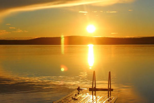 Badesee Steg-am-See Mitternachtssonne-am-Inarisee Finnland Sonnenuntergang